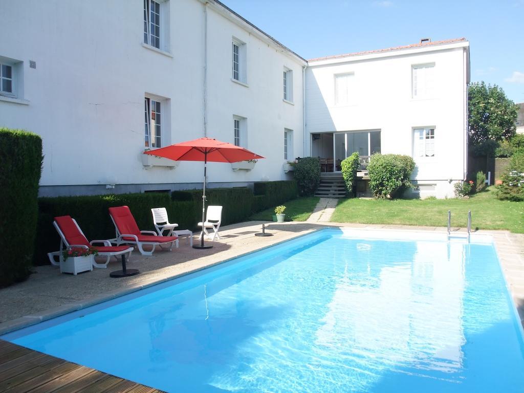 Hotel Des Biches Nuaille Bagian luar foto